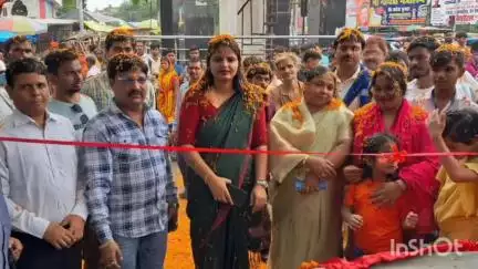 सासाराम: सासाराम में मेयर काजल कुमारी एवं नगर आयुक्त की उपस्थिति में फिता काटकर रोड चौड़ीकरण और नाला निर्माण का किया गया शुभारंभ