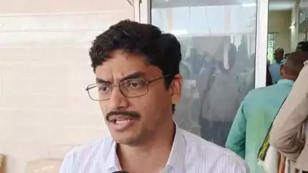 बुरहानपुर नगर: बुरहानपुर कलेक्टर ने ठेले व दुकान लगाने वालों से की अपील, कहा- लोगों को आने-जाने में तकलीफ ना हो ऐसी जगह पर व्यवसाय करें