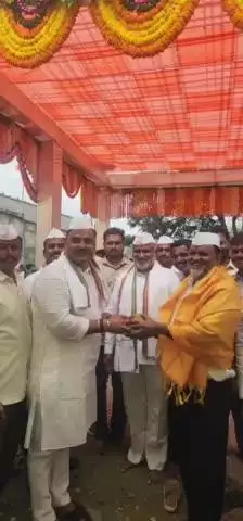 फलटण: माजी मंत्री महादेव जानकर यांनी वारीत घेतले माऊलींच्या पालखीचे दर्शन