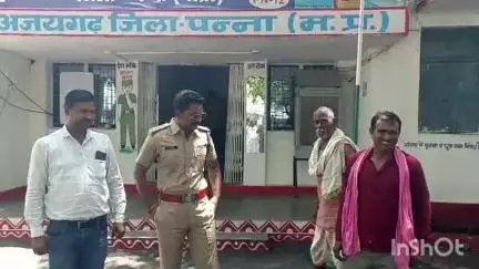 अजयगढ़: झांसी के पालर में 22 साल से बंधक व्यक्ति सामाजिक कार्यकर्ता की सूचना पर पुलिस द्वारा मुक्त