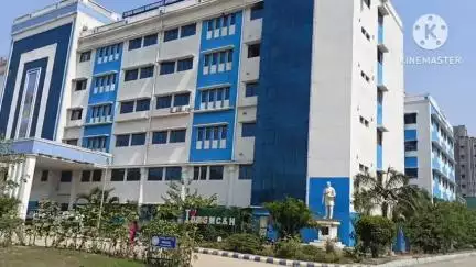 পুরুলিয়া ২: বাড়ির উঠোনে পড়ে মৃত্যু ব্যক্তির, দেহ আনা হলো পুরুলিয়া মেডিকেলের মর্গে