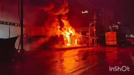 ठाणे: शिळफाटा येथे टायर दुकानात भीषण आग, परिसरात धुराचे साम्राज्य, दुकान पूर्णपणे जळून खाक