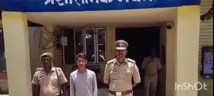 बलिया: बांसडीहरोड की पुलिस ने हत्या के प्रयास के मामले में एक वांछित अभियुक्त को आमघाट तिराहे के पास से गिरफ्तार किया