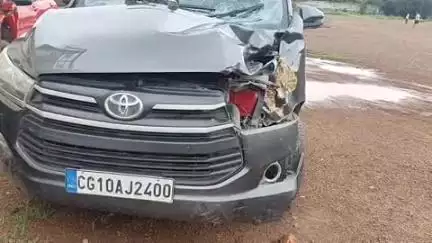 तिल्दा: ग्राम बेमता के पास नेशनल हाईवे मार्ग पर कार ने दोपहिया वाहन को मारी ठोकर, एक व्यक्ति घायल