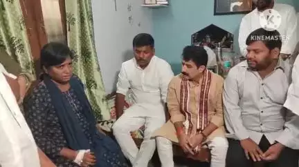 అనకాపల్లిలో వడ్డాది KGVB ప్రిన్సిపల్ అన్నపూర్ణను పరామర్శించిన మాజీ మంత్రి గుడివాడ అమర్నాథ్
