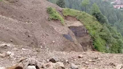 शिमला शहरी: ढली के समीप डंगे का दूसरा हिस्सा भी गिरा, एसडीएम मौके पर पहुंचे, ग्रामीणों ने चक्का जाम की दी चेतावनी