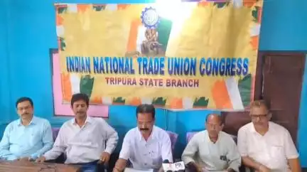 মোহনপুর: আই এন টি ইউ সি সহ ১০ টি সংগঠনের ডাকে  ৯ জুলাই দেশব্যাপী সাধারন ধর্মঘট,সাংবাদিক সম্মেলনে জানান সংগঠনের সভাপতি