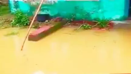 किरनापुर: ग्राम पंचायत सारद में स्वच्छता के अभाव से ग्रामीण परेशान, बारिश में घरों में घुसा गंदा पानी