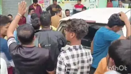अंबिकापुर: कंठी गांव में तेज रफ्तार कार घर में घुसी, महिलाएं और बच्चे घायल, नशे में धुत चालक की हुई पिटाई