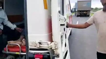 दमोह: हिंडोरिया-दमोह मार्ग पर आमखेड़ा के पास सड़क हादसा, घायल गंभीर हालत में जिला अस्पताल में भर्ती