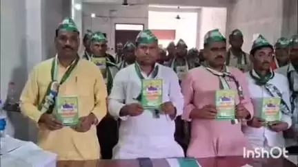 करपी: किंजर में जदयू की पंचायत स्तरीय बैठक आयोजित, सैकड़ों कार्यकर्ताओं ने लिया भाग