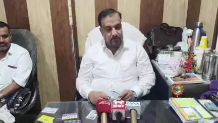 डबल फाटक स्थित कार्यालय पर सपा के जिला सचिव ने आजम खान की पत्नी के बयान पर कसा तंज