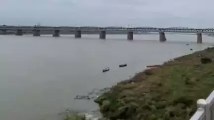 संगम नगरी प्रयागराज में गंगा-यमुना का जलस्तर बढ़ रहा, निचले इलाकों में रहने वाले लोगों की चिंता बढ़ी