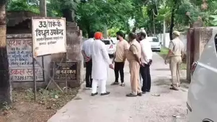तमकुही राज: तमकुहीराज तहसील कालोनी में जलभराव की समस्या, एसडीएम और नगर पंचायत अध्यक्ष ने किया निरीक्षण