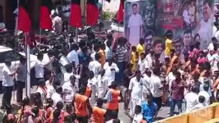 மதுரை வடக்கு: "2026 இல் கண்டிப்பாக கூட்டணி ஆட்சி அமையும் திராவிட சித்தாந்தம் கொண்ட கட்சிகள் தான் கூட்டணி ஆட்சியில் அமையும்"- விஜய பிரபாகரன் பேட்டி