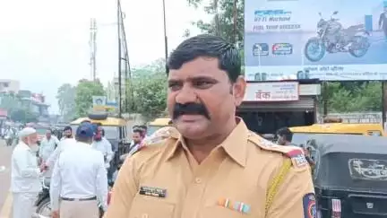 धुळे: वाहतूक विभागातर्फे आठ दिवसाचे अल्टीमीटर देत कठोर कारवाईचा इशारा! पोलीस निरीक्षक ज्ञानेश्वर वारे यांचे वाहनधारकांना आवाहन