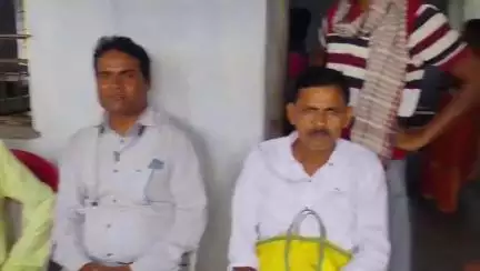 गोविंदपुर: तिलाबनी में धरती आबा जनजातीय ग्राम उत्कर्ष अभियान शिविर समय से पहले समाप्त, शिविर के नाम पर हुई सिर्फ़ औपचारिकता!