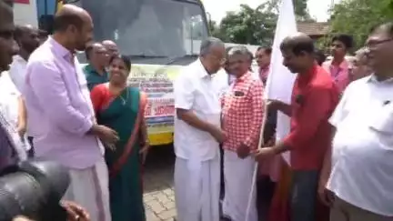 കണ്ണൂർ: കാരുണ്യം ബഡ്സ് സ്കൂളിന്റെ പുതിയ ബസ് മുഖ്യമന്ത്രി പിണറായി കൺവൻഷൻ സെന്ററിൽ ഫ്ലാഗ്ഓഫ് ചെയ്തു