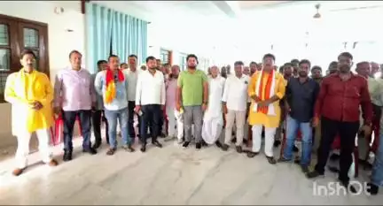 हर्रैया: विक्रमजोत में भाजपा विधायक अजय सिंह के साथ तमाम लोगों ने सुनी प्रधानमंत्री की मन की बात, विधायक ने जताया आभार