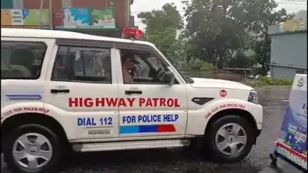 टिहरी: जनपद में भारी बारिश के कारण चार-धाम यात्रा पर जाने वाले श्रद्धालुओं की सुरक्षा को ध्यान में रखते हुए 24 घंटे रोका गया