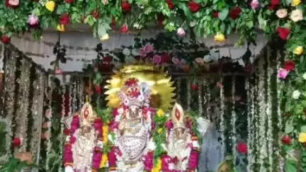 झालरापाटन: झालरापाटन में 171वां रथ यात्रा महोत्सव, फूल बंगला मनोरथ में गुलाब-मोगरे से सजी भगवान की प्रतिमा