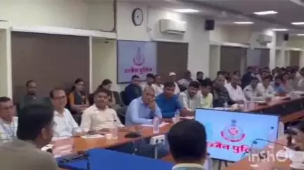 उज्जैन शहर: पुलिस कंट्रोल रूम में स्कूल संचालकों की बैठक, एसपी की चेतावनी- स्कूल बसों में सुरक्षा उपकरण लगाएं, अन्यथा होगी कार्रवाई