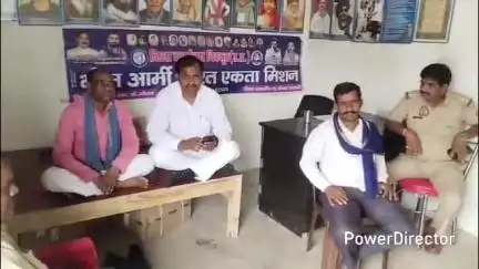 कर्वी: भीम आर्मी कार्यकर्ताओं को चित्रकूट पुलिस ने भीम आर्मी चीफ के कार्यक्रम में कौशांबी जाने से रोका, किया होम अरेस्ट