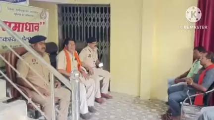बलौदाबाज़ार: गिधौरी थाना के हॉटस्पॉट ग्राम बालोदा और टुण्डरा नगर में पुलिस विभाग द्वारा लगाया गया समाधान शिविर