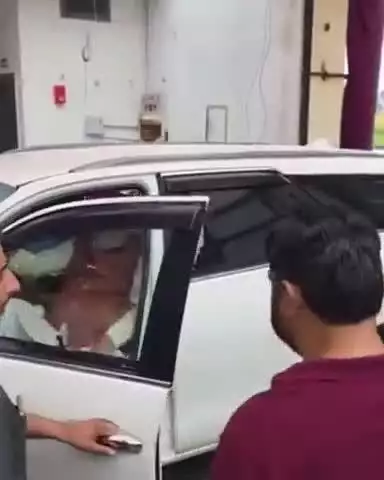 जगाधरी: ससोली रोड पर हरियाणा के कृषि मंत्री ने एक कार्यक्रम में कई लोगों को पार्टी में किया शामिल
