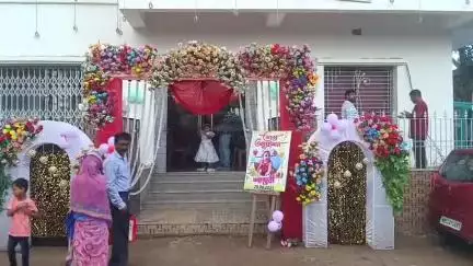 শান্তিপুর: মেয়ের অন্নপ্রাশনে আমন্ত্রিতদের চারাগাছ প্রদান করে নজর কাড়লেন শান্তিপুরের শিক্ষক দম্পতি