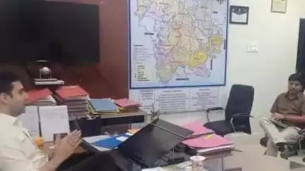 डुमरा: सीतामढ़ी डीएम ने विशेष गहन पुनरीक्षण 2025 को लेकर समीक्षात्मक बैठक की