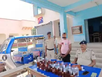दिनांक 29.06.2025 को बौंसी थाना अंतर्गत  01 टोटो से कुल 22.69 लीटर विदेशी शराब  के साथ 01 तस्कर को किया गया गिरफ्तार ।