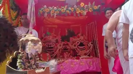 नगर निगम कार्यालय के पास से भगवान जगन्नाथ, बलभद्र और सुभद्रा की रथ यात्रा निकली