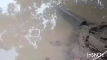 लालगंज: सरेनी विकासखंड के सगरा तेजगांव में जल निकासी न होने से तालाब में तब्दील हुआ गांव, वीडियो वायरल