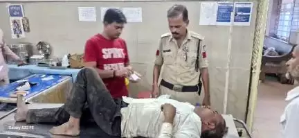 दमोह: ट्रेन दुर्घटना में घायल व्यक्ति का ज़िला अस्पताल में इलाज जारी