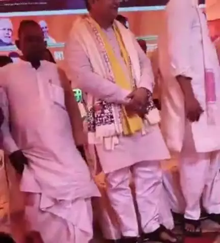उजियारपुर: उजियारपुर में केंद्रीय मंत्री नित्यानंद राय और राजभूषण चौधरी वेदव्यास जयंती व मछुआ सम्मेलन में हुए शामिल
