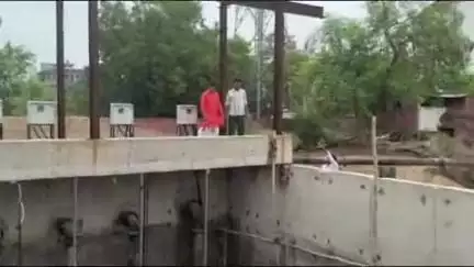 चरखी दादरी: नगर परिषद चेयरमैन बख्शीराम सैनी ने चरखी दादरी शहर में जल निकासी कार्यों का किया निरीक्षण