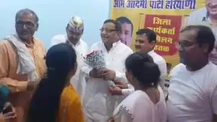 रोहतक: आप पार्टी के प्रदेश अध्यक्ष सुशील गुप्ता ने बस स्टैंड के पास भाजपा और कांग्रेस पर किया कटाक्ष