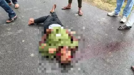 नवाबगंज: अजगना गांव के पास तेज रफ्तार हाफ डाला वाहन ने बाइक सवार को मारी जोरदार टक्कर, गंभीर रूप से जिला अस्पताल रेफर