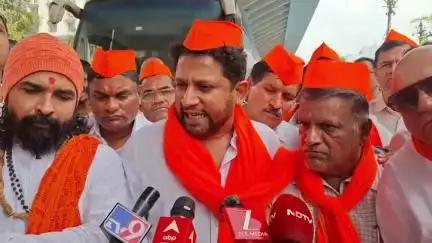 नगर: हिंदी भाषा सक्ती विरोधात ठाकरे बंधू येत्या 5 जुलैई रोजी मोर्चा काढणार आहे.यावरून माजी खा.सुजय विखे यांनी निषाणा साधला