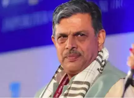 RSS  ने की संविधान की प्रस्तावना से दो शब्द हटाने की मांग, लालू यादव बोले- बाबा साहब के संविधान से इतनी घृणा क्यों?