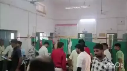लालगंज: खीरो थाना क्षेत्र के निहस्था गांव के पास दो बाइकों की आमने-सामने जोरदार टक्कर में तीन लोग गंभीर रूप से घायल
