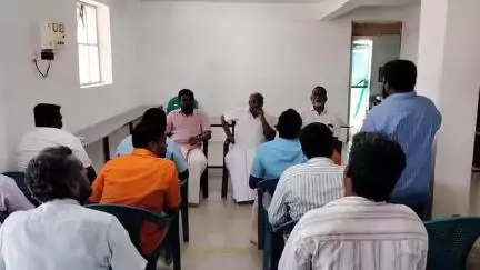 வேடசந்தூர்: ரக்சனானா மஹாலில் ஜெயலலிதாவின் படத்தை குப்பை தொட்டியில் போட்டதற்கு மாநில தலைவர் கண்டனம்