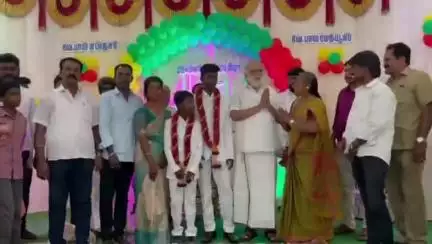 ஆத்தூர்: வீரப்பனுக்கு மணிமண்டபம் தமிழக அரசு சார்பாக அமைத்து கொடுக்க வேண்டும் சின்னாளபட்டியில் வீரப்பன் மனைவி அமைச்சரிடம் கோரிக்கை