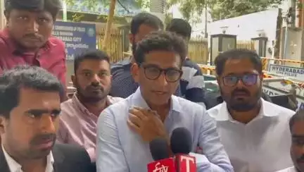 కోరుట్ల: ఆఫీసు మీద దాడి చేస్తే హత్యా యత్నం కేసులా
జూబ్లిహిల్స్ పోలీస్ స్టేషన్ వద్ద కోరుట్ల ఎమ్మెల్యే డా.సంజయన్న కామెంట్స్