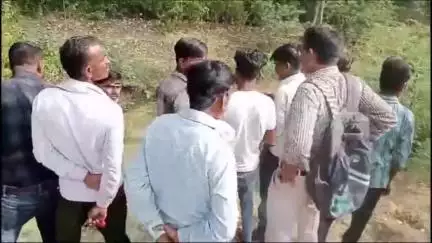 बबेरू: साथी गांव के पास बाइक सवार युवक नीलगाय से टकराकर गंभीर रूप से घायल, सीएचसी बबेरू से जिला अस्पताल किया गया रिफर