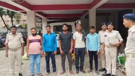 रजौली: थाना क्षेत्र के विभिन्न इलाकों में थानाध्यक्ष के नेतृत्व में हुई छापेमारी, 5 आरोपित गिरफ्तार कर भेजे गए न्यायालय