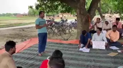 राजातालाब: गंजारी में 23 दिनों से धरने पर बैठे किसानों की सुध नहीं ले रहा प्रशासन, किसानों में आक्रोश व्याप्त