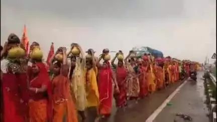 हरनौत: मुसहरी गांव के पास NH 20 किनारे मां जगदंबा मंदिर से 201 महिला श्रद्धालुओं ने निकाली कलश शोभा यात्रा