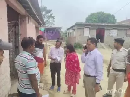 शिवहर: शिवहर ज़िले में भारत निर्वाचन आयोग के निर्देश पर विशेष पुनरीक्षण अभियान के तहत प्रपत्र बांटे गए